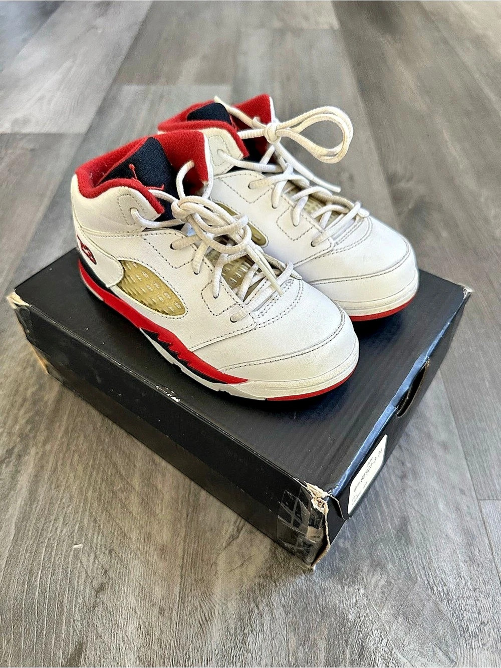 Jordan 5 Retro “Fire red”
